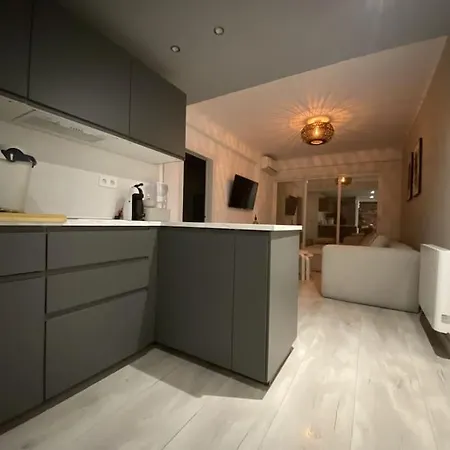 Casa Picaso Elegance, One Bedroom Center With Balcony By Namaste Elite Апартаменти