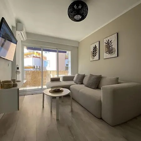 Casa Picaso Elegance, One Bedroom Center With Balcony By Namaste Elite Апартаменти
