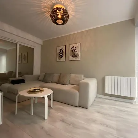 Casa Picaso Elegance, One Bedroom Center With Balcony By Namaste Elite Апартаменти