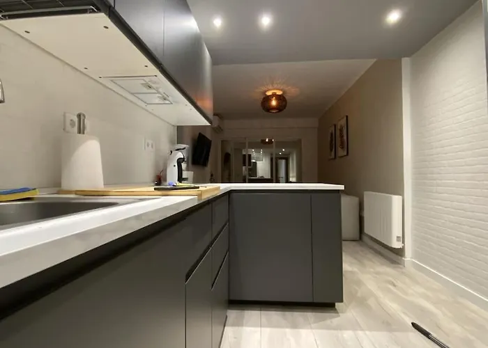 Casa Picaso Elegance, One Bedroom Center With Balcony By Namaste Elite Апартаменти *