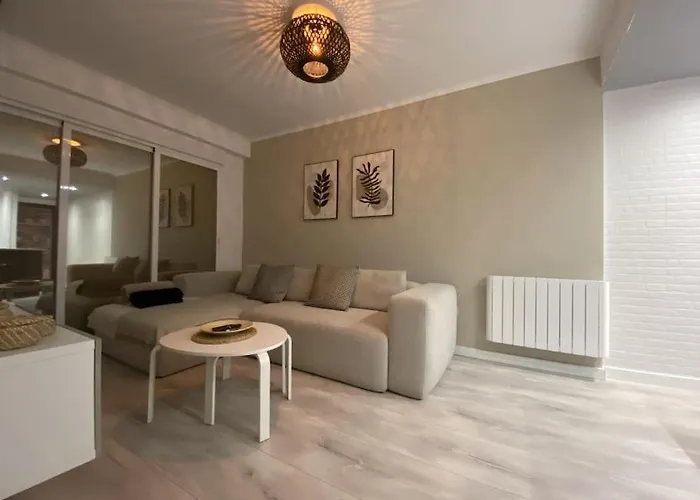 Casa Picaso Elegance, One Bedroom Center With Balcony By Namaste Elite Апартаменти