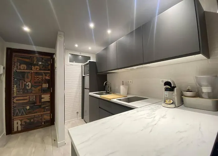 Casa Picaso Elegance, One Bedroom Center With Balcony By Namaste Elite *