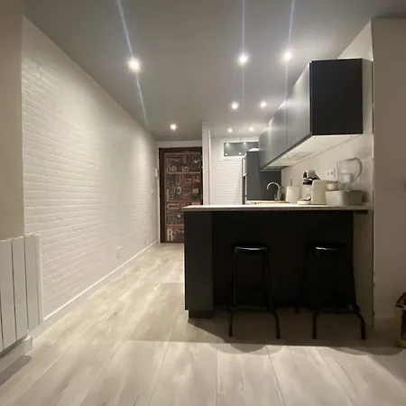 Casa Picaso Elegance, One Bedroom Center With Balcony By Namaste Elite * Τορρεμολίνος