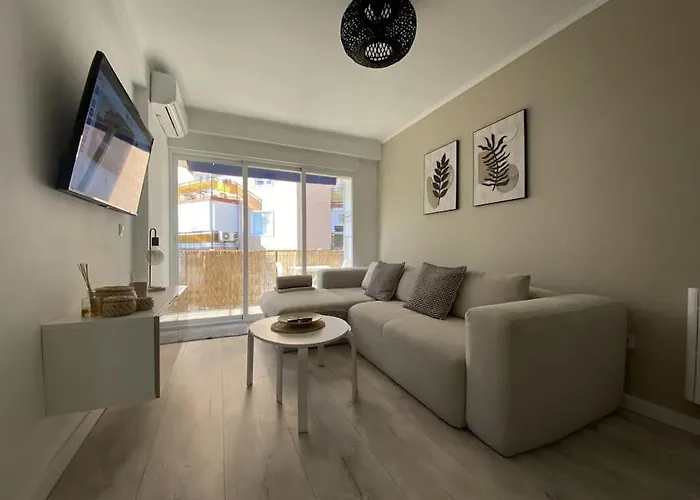 Casa Picaso Elegance, One Bedroom Center With Balcony By Namaste Elite アパート