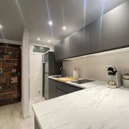 Casa Picaso Elegance, One Bedroom Center With Balcony By Namaste Elite *