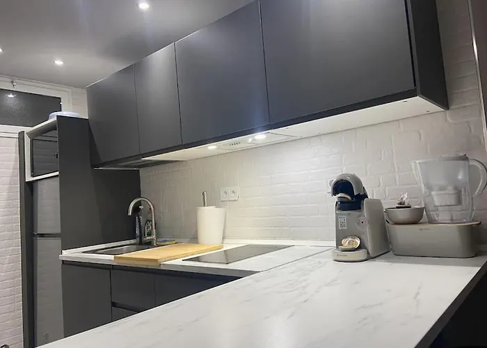 Casa Picaso Elegance, One Bedroom Center With Balcony By Namaste Elite Apartment *